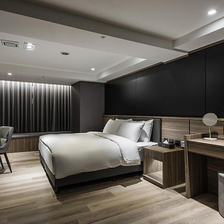 Autumn Willow Hotel ไถจง ภายนอก รูปภาพ