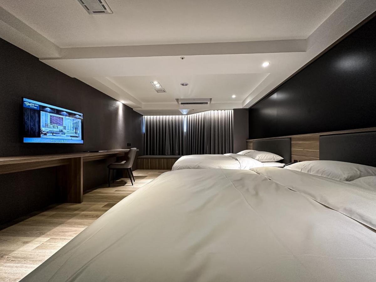 Autumn Willow Hotel ไถจง ภายนอก รูปภาพ