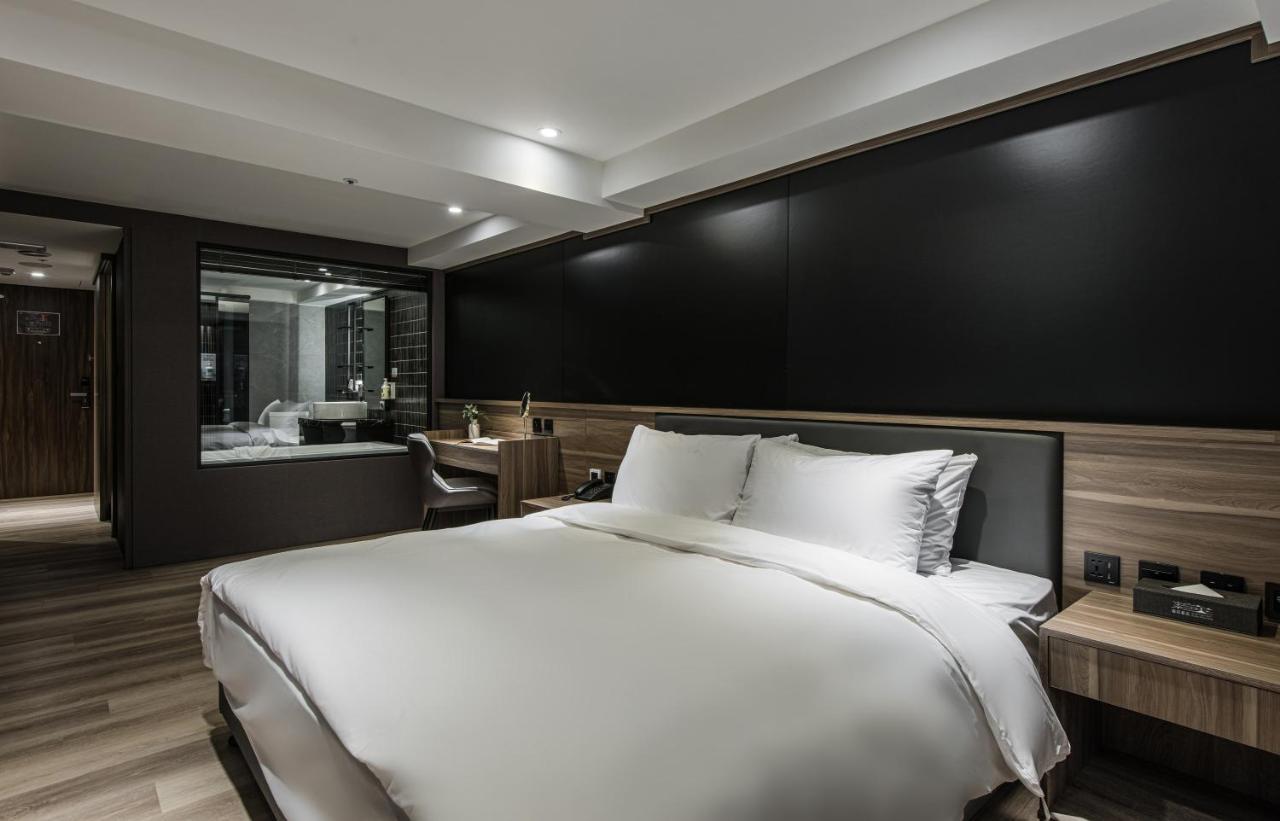 Autumn Willow Hotel ไถจง ภายนอก รูปภาพ