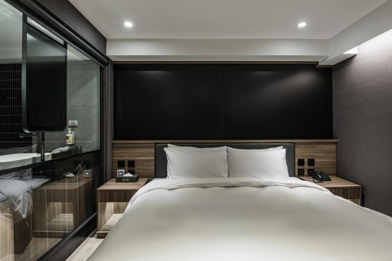 Autumn Willow Hotel ไถจง ภายนอก รูปภาพ
