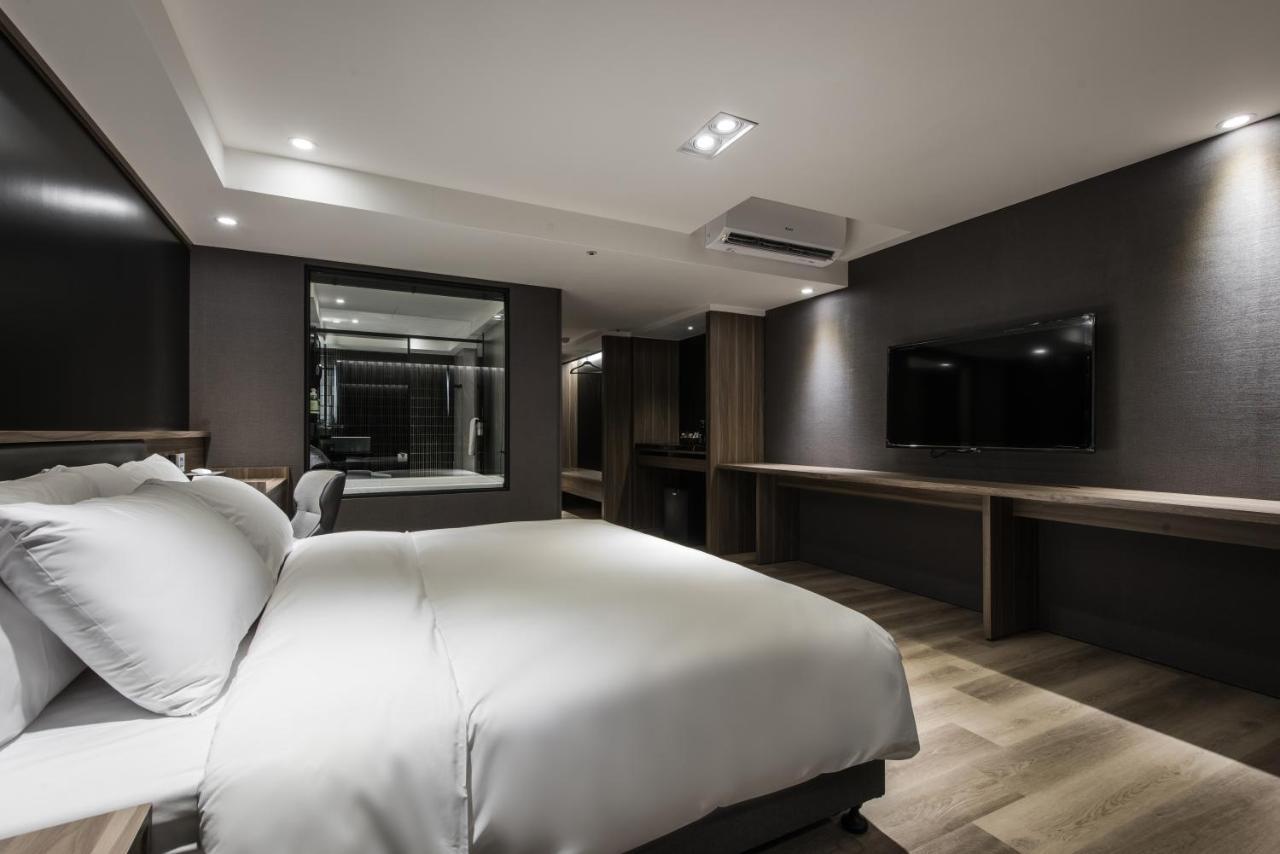 Autumn Willow Hotel ไถจง ภายนอก รูปภาพ