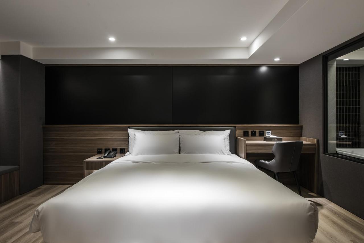 Autumn Willow Hotel ไถจง ภายนอก รูปภาพ
