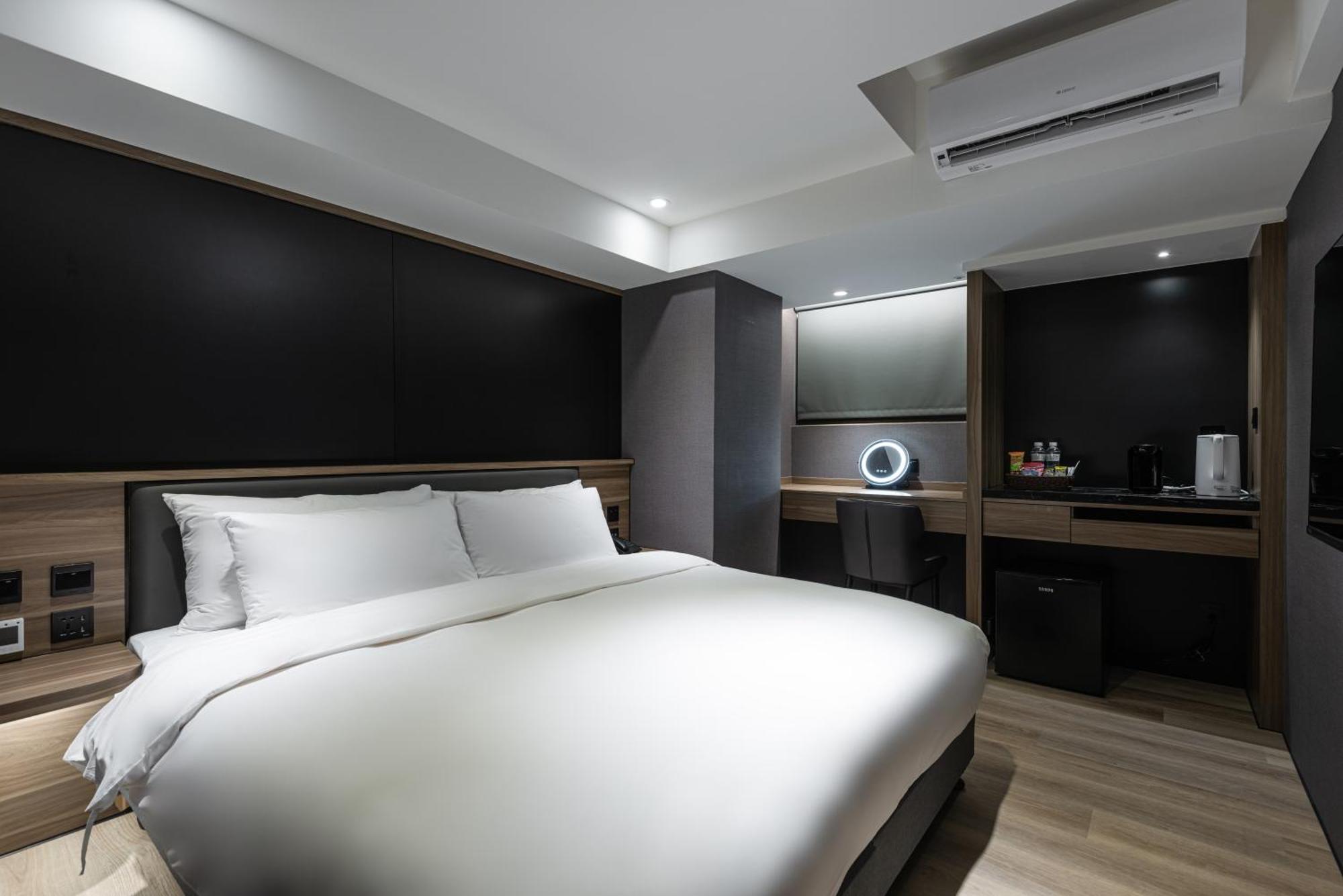 Autumn Willow Hotel ไถจง ภายนอก รูปภาพ