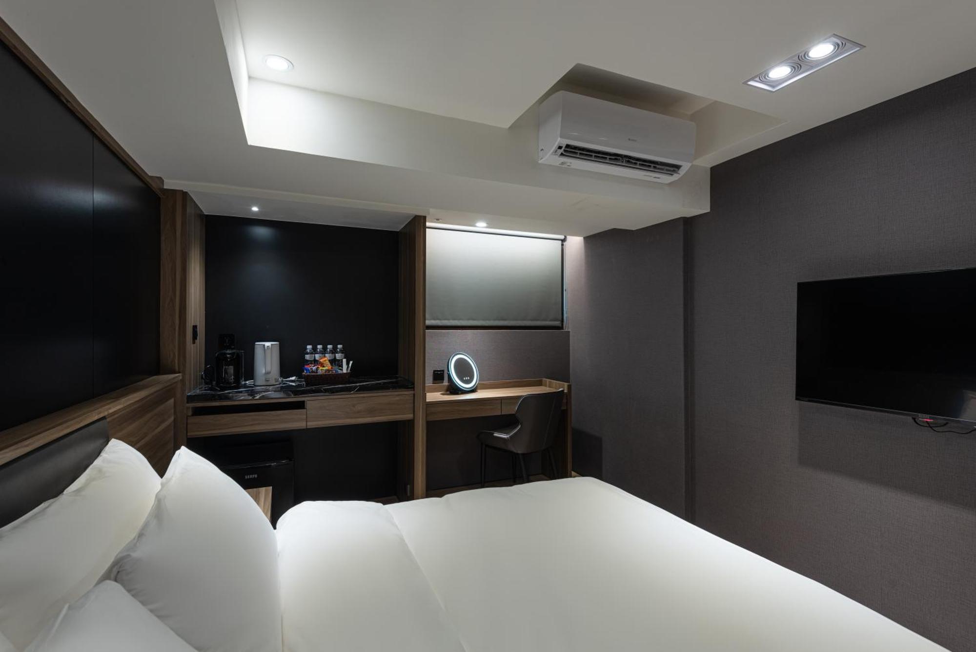 Autumn Willow Hotel ไถจง ภายนอก รูปภาพ