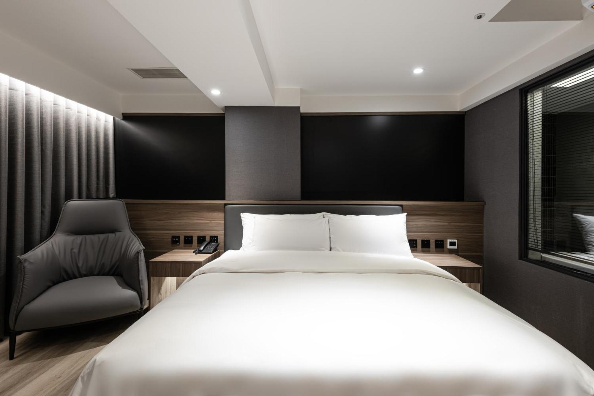 Autumn Willow Hotel ไถจง ภายนอก รูปภาพ