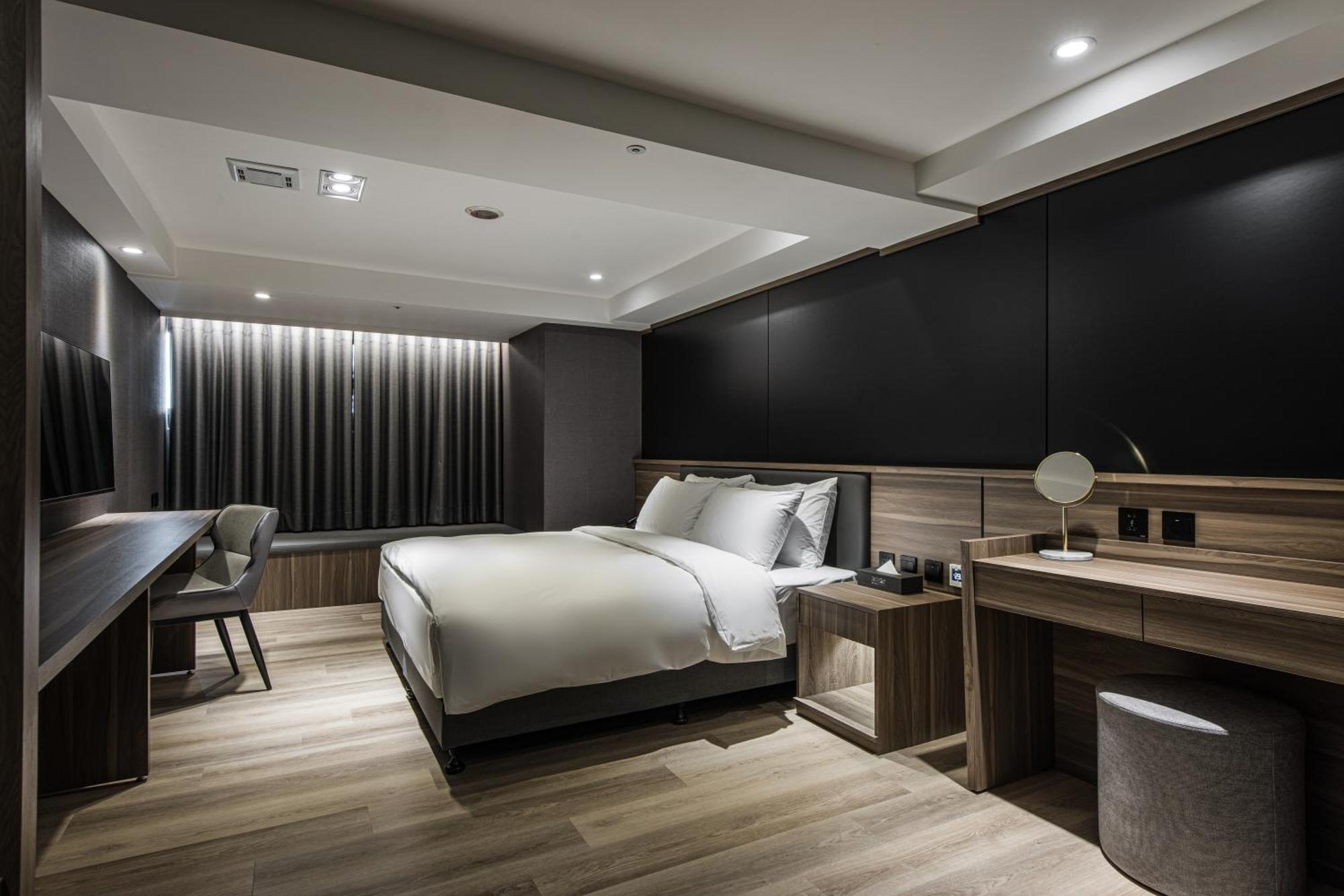 Autumn Willow Hotel ไถจง ภายนอก รูปภาพ